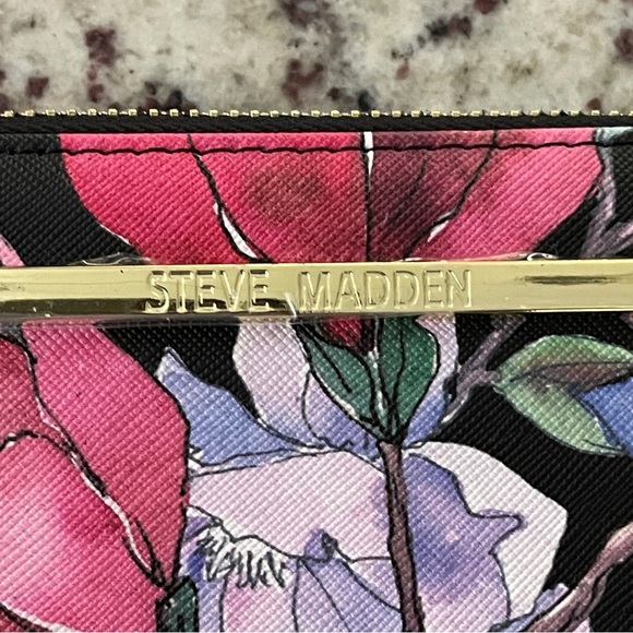 NWOT Steven Madden Pink Floral Print Wristlet Wallet Black Faux Leather Clutch - Picture 2 of 10